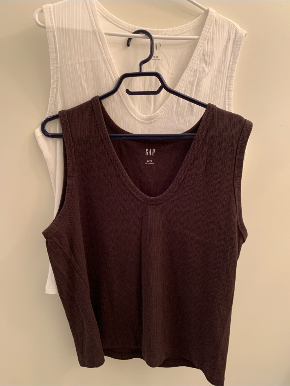 GAP Women's Brown and White Ribbed V-Neck Tank Tops (2-Pack)